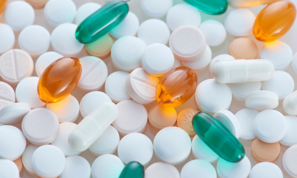 Za akutnu dijareju, često se preporučuje Loperamid (npr. tableta 2 mg) koji usporava crevne kontrakcije i smanjuje broj stolica