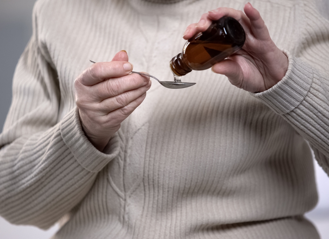 Najbolji sirup za produktivni kašalj kod odraslih – šta kaže farmaceutska praksa